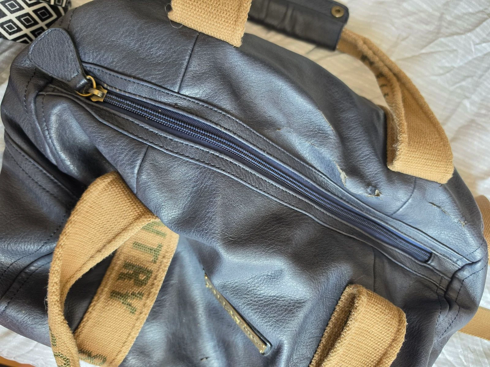 Sac à main / Bandoulière Gallantry - Modèle Polochon Bleu Marine – photo 4